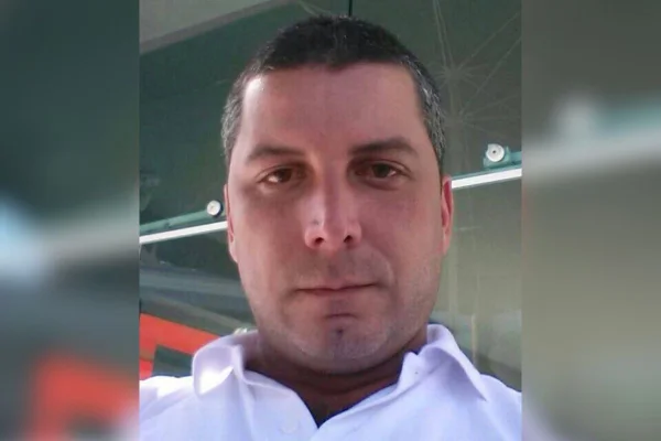 Imagem colorida do advogado Marcelo Macedo Lombardi, morto após ingerir bebida com metanol em SP. Metrópoles