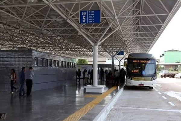 Paralisação relâmpago de ônibus complica vida de passageiros no DF