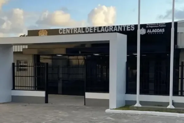 Central de Flagrantes em Maceió - Metrópoles