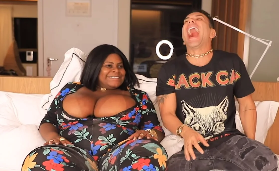 E revelou já ter transado com mais de um homem no mesmo dia E revelou já ter transado com mais de um homem no mesmo dia