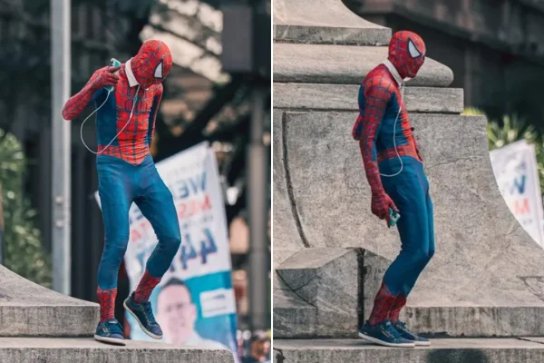 Homem-Aranha dança aos pés do Obelisco da Praça Sete, no Centro de Belo Horizonte