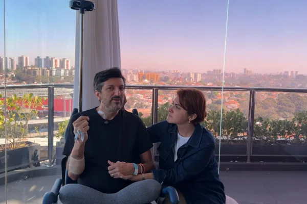 Imagem colorida de Lito Sousa e Mila Seidl - Metrópoles
