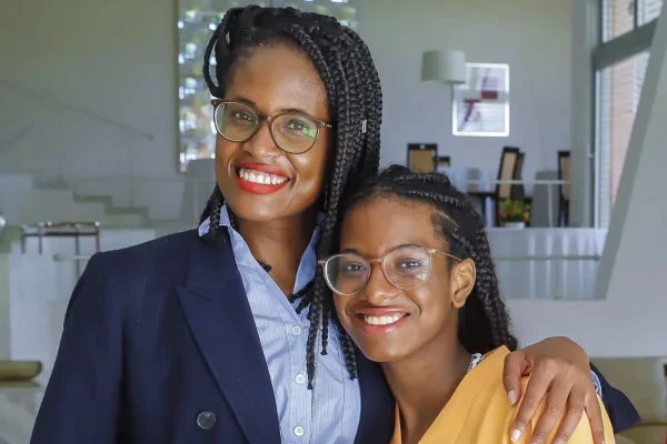 A filha da escritora Djamila Ribeiro foi aprovada em matemática na USP. Nas redes sociais, ela prestou uma homenagem à conquista de Thulane - Metrópoles