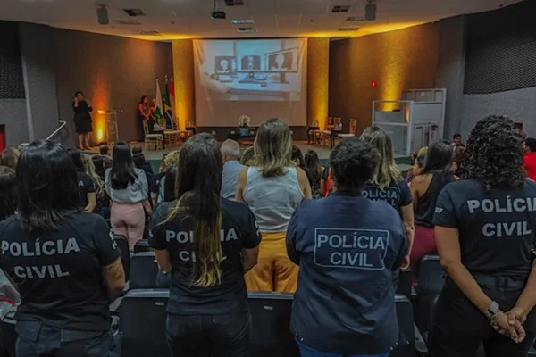 Sinpol-DF celebra 35 anos e homenageia mulheres no combate à violência