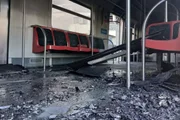 Incêndio destruiu interior de vagão e interrompeu operação na linha 12-Safira. Incêndio destruiu interior de vagão e interrompeu operação na linha 12-Safira.