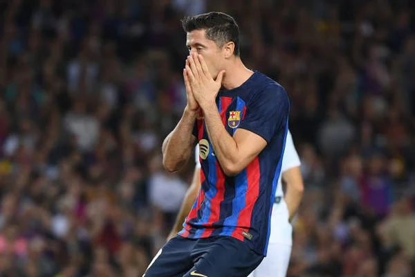 Já deve ter batido um arrependimento em Lewandowski por jogar no Barça