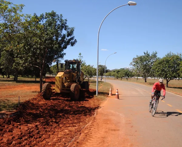 Secretário de Infraestrutura do DF paga empresa de amigo antes de a Justiça autorizar liberação da verba