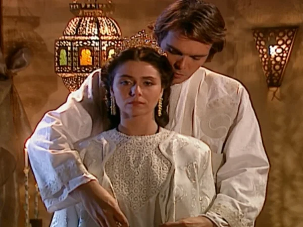 Jade (Giovanna Antonelli) e Said (Dalton Vigh) em O Clone