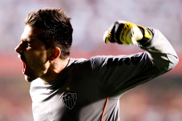 Imagem colorida do ex-goleiro Victor Bagy