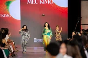 Desfile teve intervenção artística Desfile teve intervenção artística