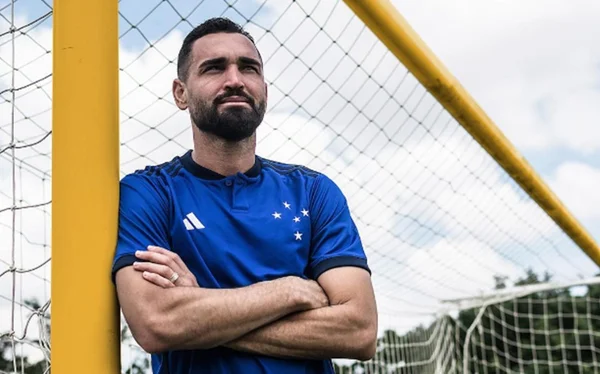 Gilberto vive expectativa de estrear pelo Cruzeiro em Brasília contra o América-MG