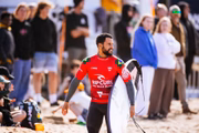 Italo Ferreira comentou sobre a comparação feita por Arthur Aguiar entre Maíra Cardi e Pedro Scooby