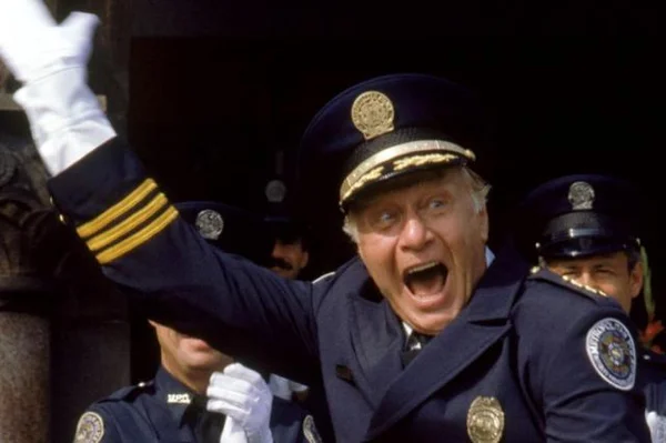 George Gaynes, o capitão Lassard de “Loucademia de Polícia” e “pai” da Punky, a levada da breca, morre aos 98 anos