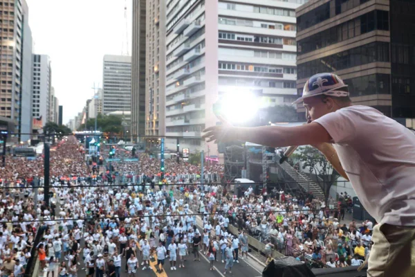 Show do cantor João Gomes. Virada de ano na Avenida Paulista - Metrópoles