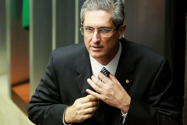 Rosso: secretários e administradores serão servidores de carreira