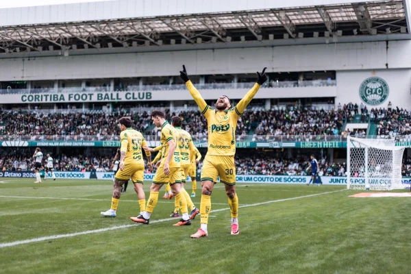 Brasileirão: Mirassol marca no fim e vence Coritiba no Couto Pereira