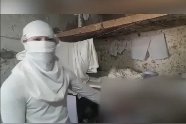 Preso da CPP de Luziânia mostra o corpo de interno que morreu dentro da cela
