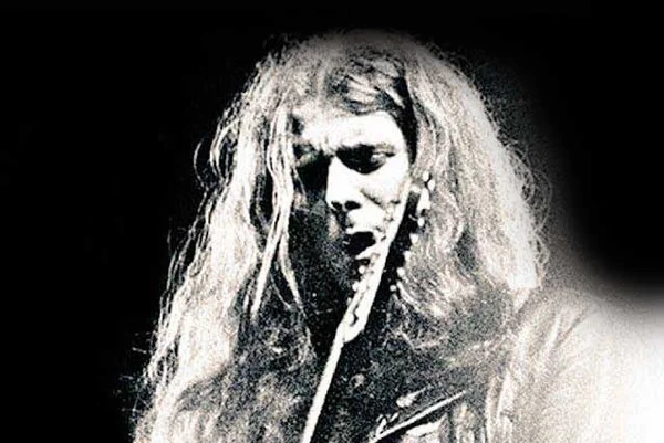 Eddie Clarke, guitarrista do Motörhead, morre aos 67 anos
