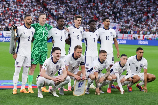 Seleção inglesa perfilada - Metrópoles