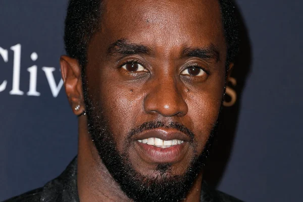 Diddy se envolve em briga na prisão e vai parar na solitária - destaque galeria Diddy se envolve em briga na prisão e vai parar na solitária - destaque galeria