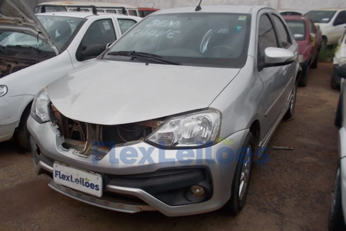 Toyota Etios SD XLS15 AT 2017 R$ 5,5 mil Toyota Etios SD XLS15 AT 2017 R$ 5,5 mil