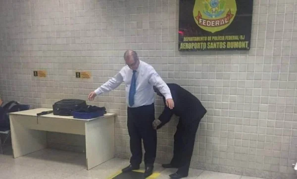 Cunha é revistado pela Polícia Federal em aeroporto e gera polêmica