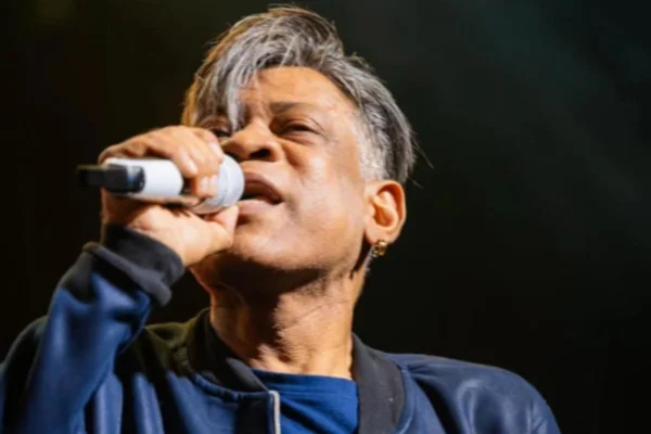 Calcinha Preta lamenta a morte de Rogério Valença, ex-vocalista da banda