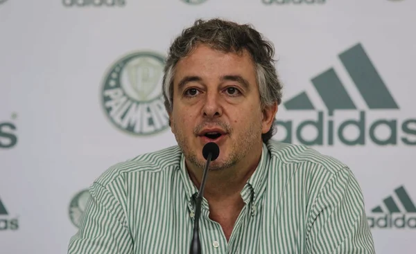 Ex-presidente critica relação do Palmeiras com a Crefisa
