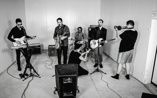 Clipe antecipa o clima do segundo CD dos Distintos Filhos