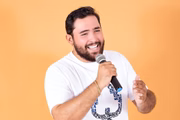 Cantor sertanejo Felipe Alves