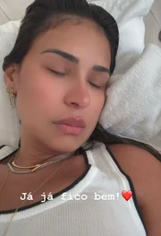 Simone Mendes apareceu nos stories e contou que precisou de atendimento médico