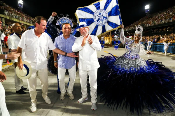 Imagem colorida do presidente Lula e o prefeito do Rio, Eduardo Paes