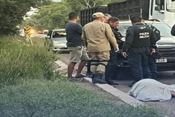 Imagem colorida da Polícia Militar no local do assassinato - Metrópoles
