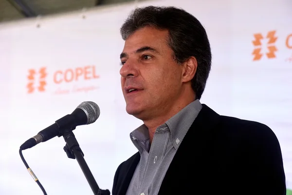 foto colorida de Beto Richa