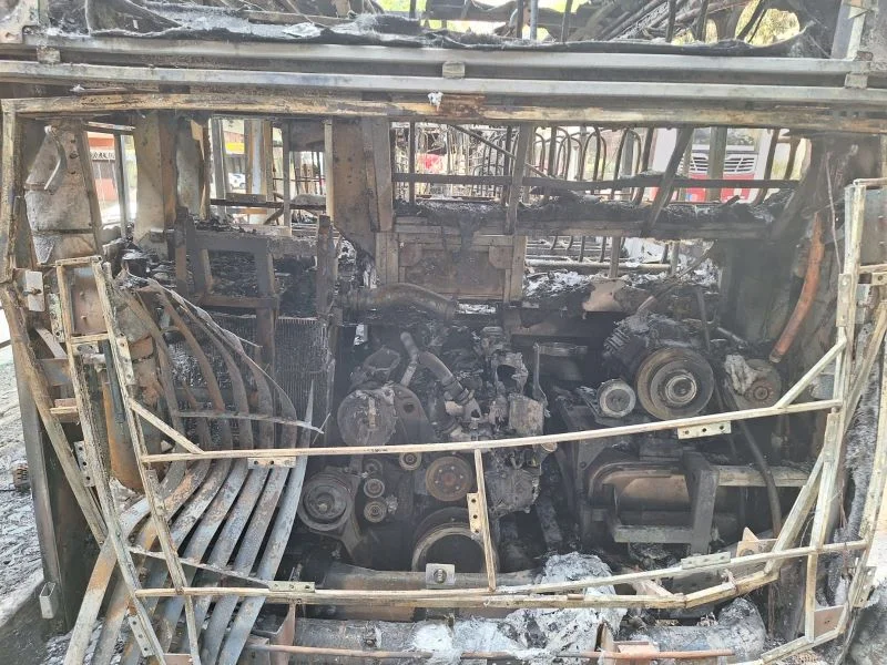 Ônibus pegou fogo na Avenida Nove de Julho Ônibus pegou fogo na Avenida Nove de Julho
