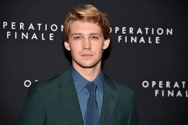 Joe Alwyn abre o jogo sobre namoro com Taylor Swift pela primeira vez