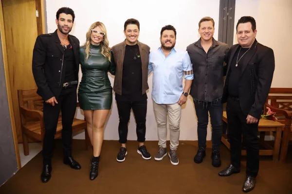Marília Mendonça, Gusttavo Lima e Bruno & Marrone cantam juntos em DVD