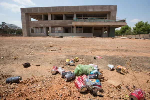 Obras abandonadas de duas delegacias somam prejuízos de quase R$ 6 milhões