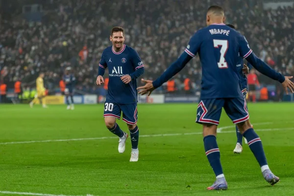 Messi e Mbappé comandam goleada do PSG