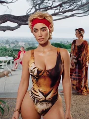 Campanha da Collab Skims x Roberto Cavalli