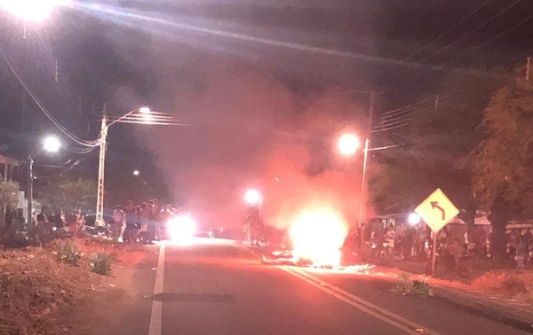 Após assalto, suspeitos são mortos incendiados por moradores
