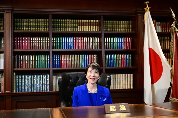 Foto de Sanae Takaichi, primeira mulher a comandar o Japão