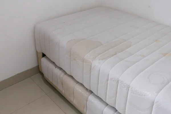 Nunca lavou o colchão Ácaros e suor acumulados podem afetar a saúde