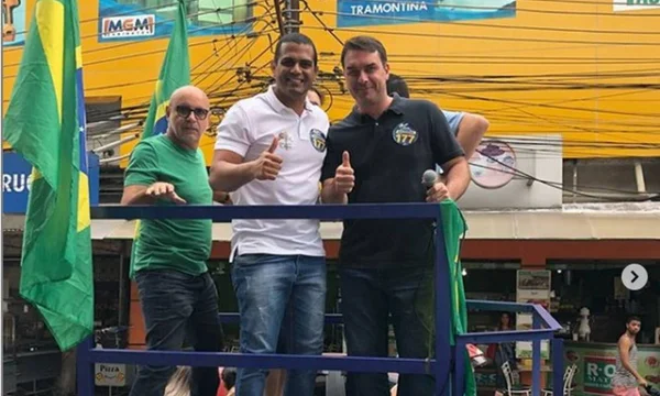 Fabrício Queiroz, Chagas Bola e Flávio Bolsonaro na campanha de 2018