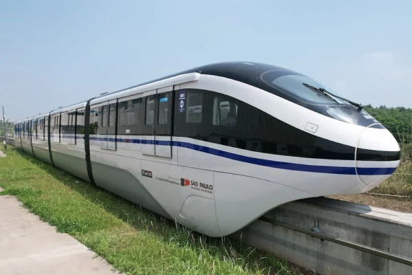 Imagem de vagão de trem na cor branca e detalhes em preto - Metrópoles