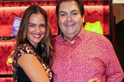 Faustão e Luciana Cardoso posam juntos durante evento Faustão e Luciana Cardoso posam juntos durante evento