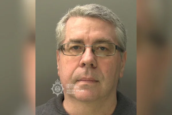 Homem é condenado por esconder corpo da mãe em freezer por 3 anos - Metrópoles