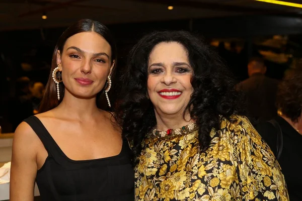 Festa e emoção no lançamento da novela Amor de Mãe, no Rio