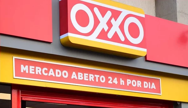 Fachada de um mercado da rede mexicana OXXO