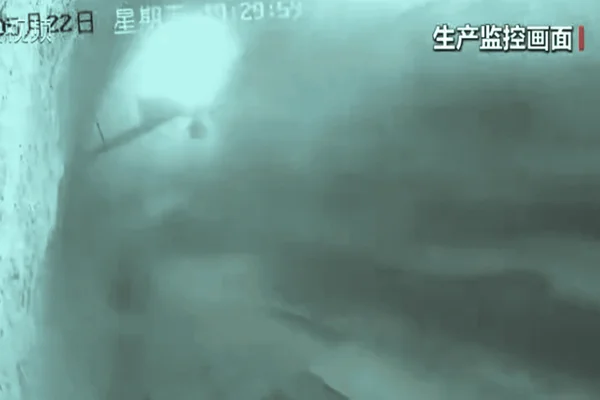 Imagens mostram o momento em que mina de carvão explode na China